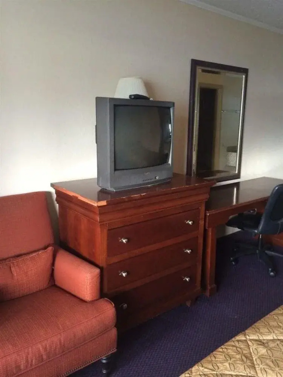 photo 1 of Econo Lodge Near Chippenham Hospital