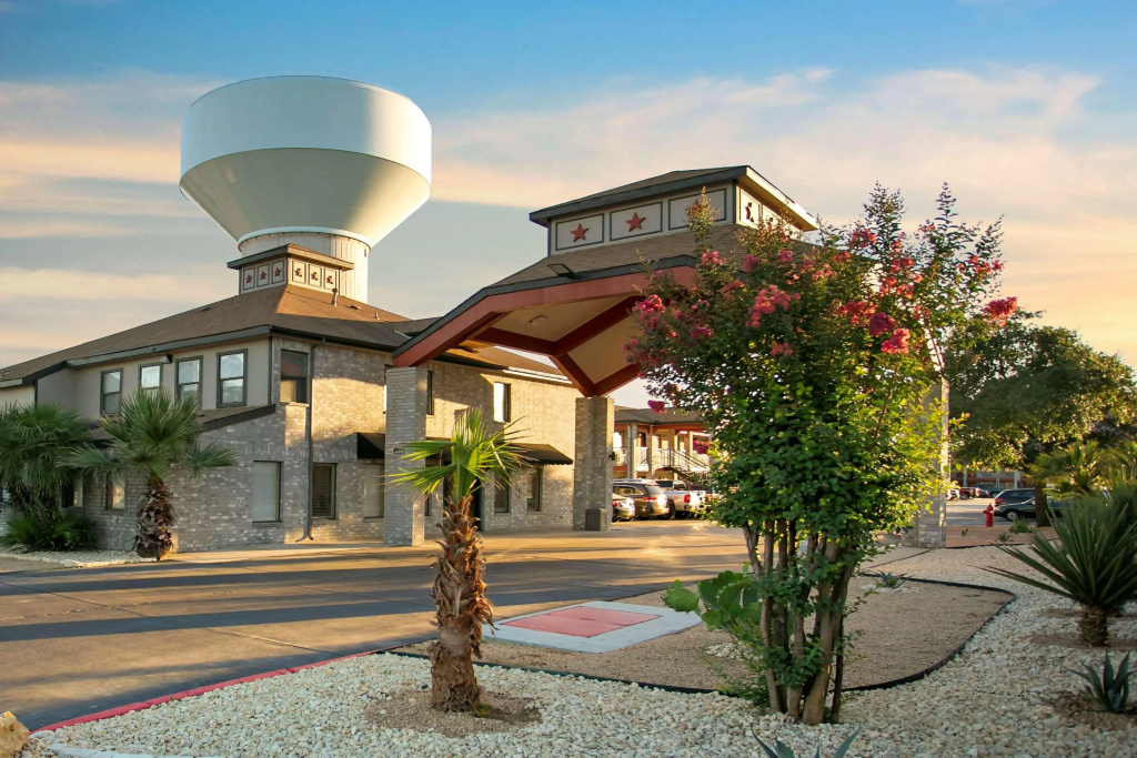 photo 1 of Econo Lodge Near Lackland Air Force Base - SeaWorld