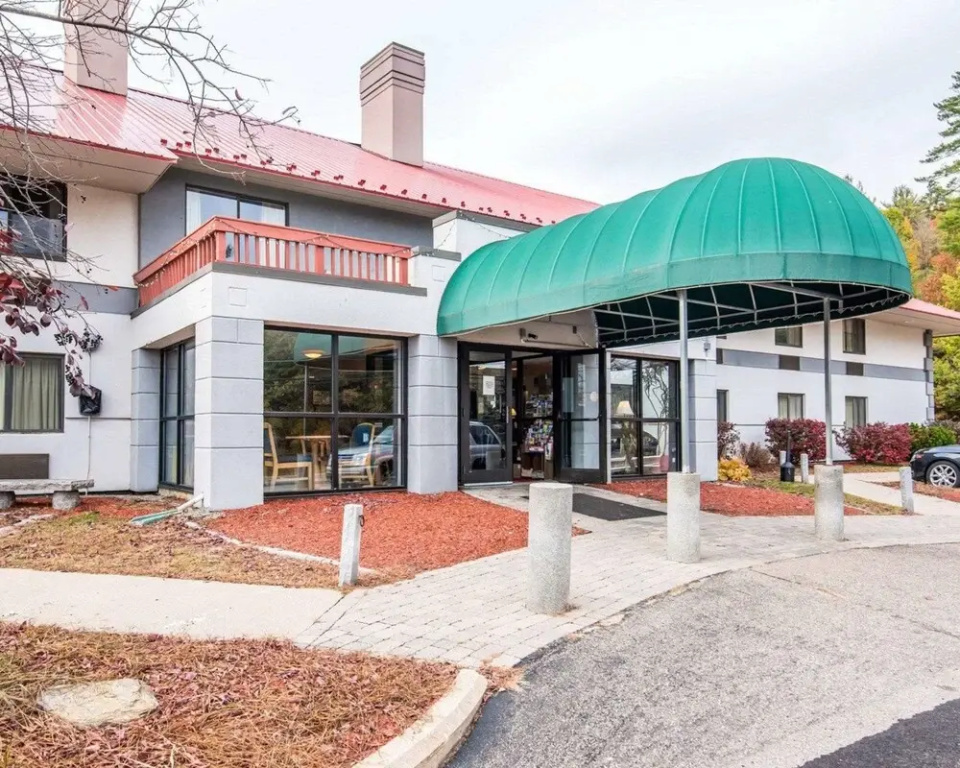 photo 1 of Econo Lodge Near Plymouth State University