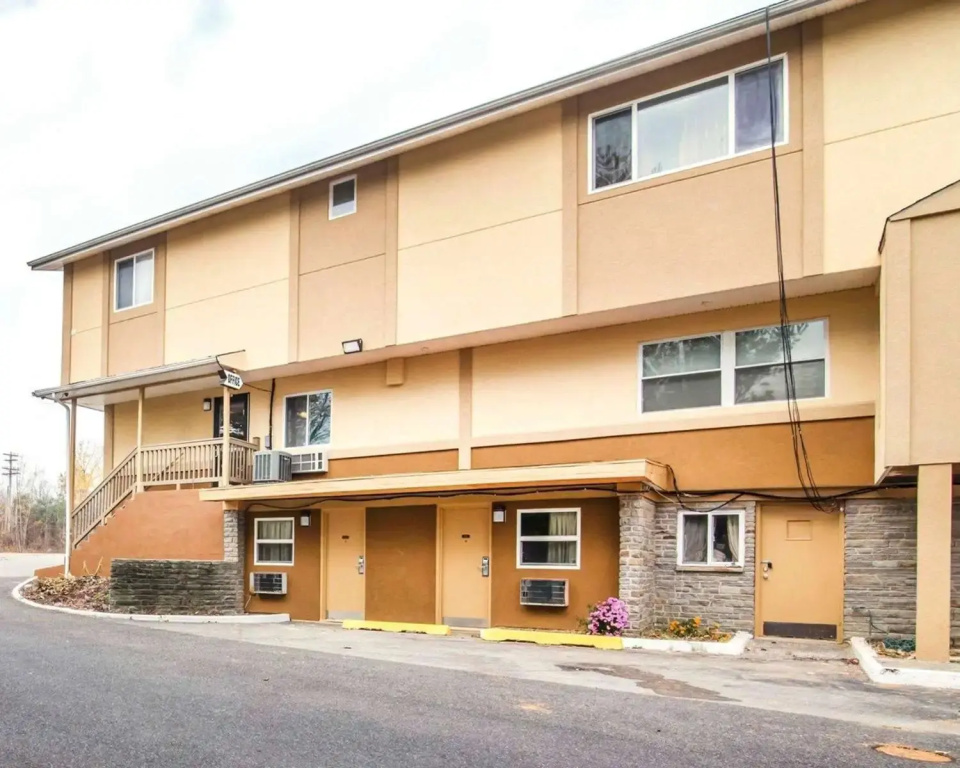 photo 1 of Econo Lodge New Paltz