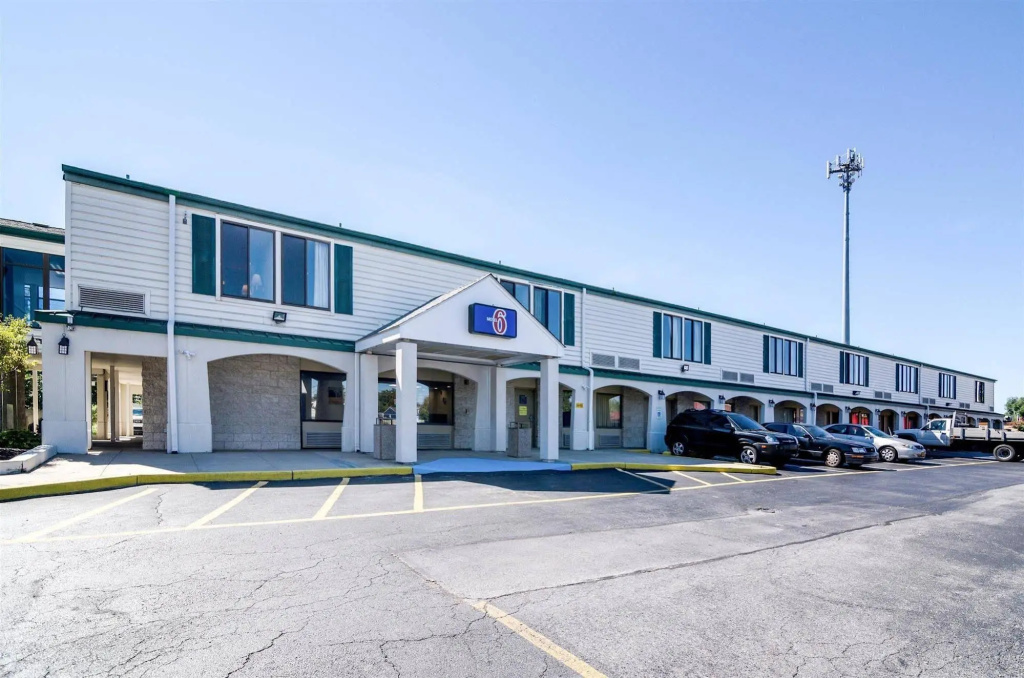 photo 1 of Motel 6 Newark, DE
