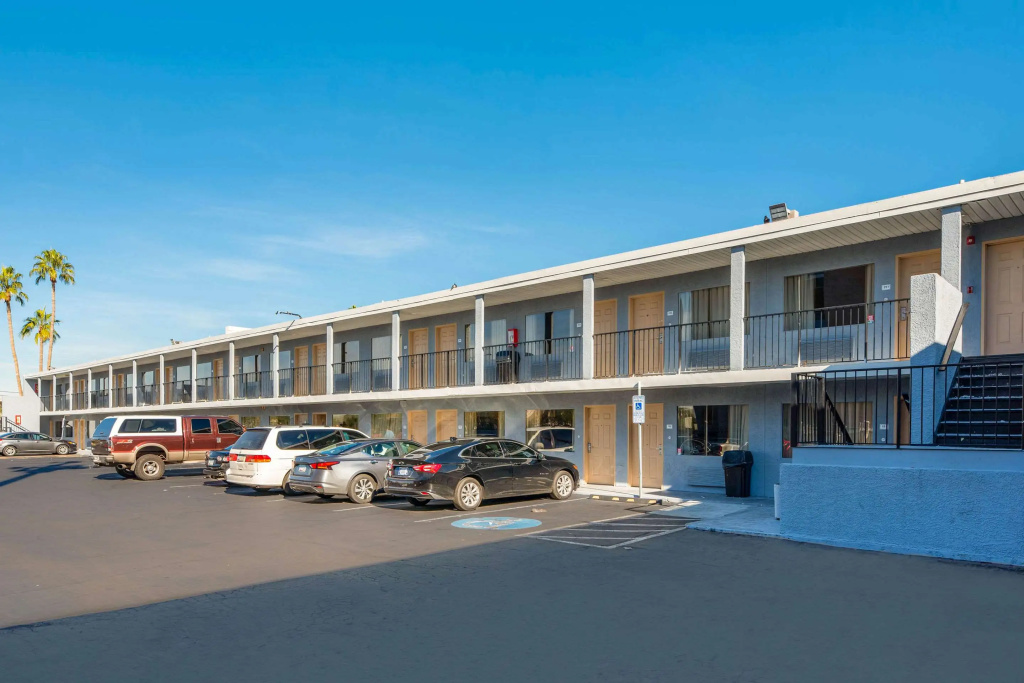photo 1 of Econo Lodge Phoenix North I-17