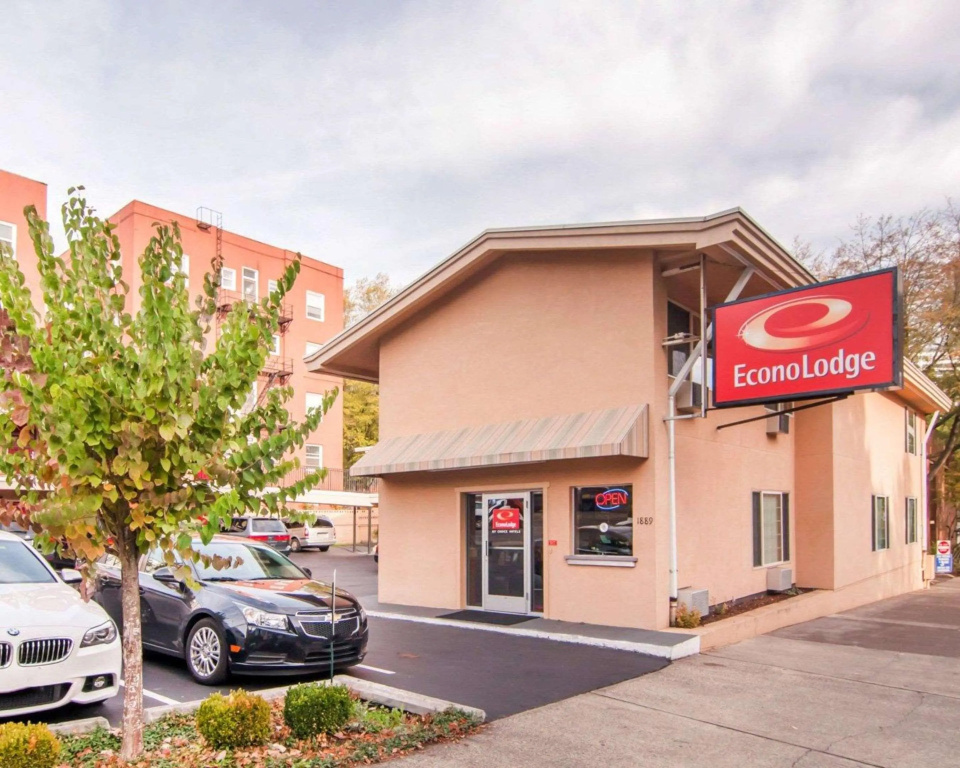 photo 1 of Econo Lodge Portland Downtown