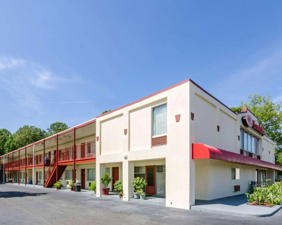 photo 1 of Economy Inn