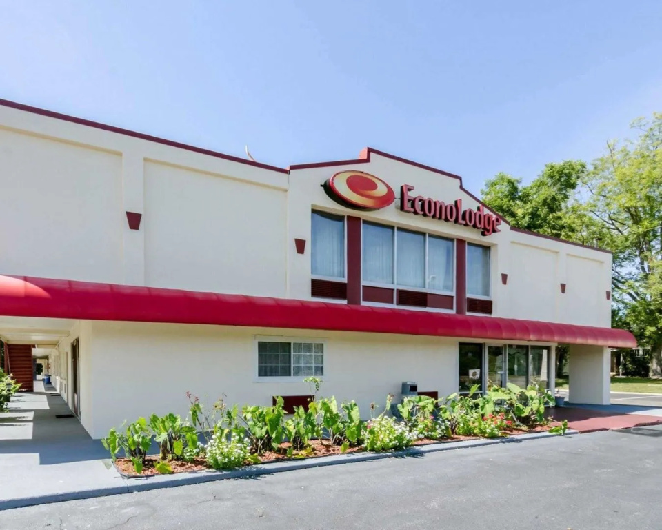 photo 1 of Economy Inn