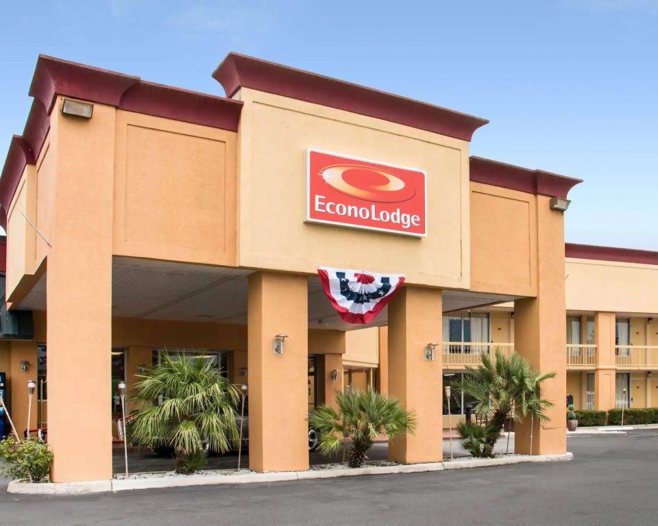 photo 1 of Econo Lodge Savannah Gateway I-95