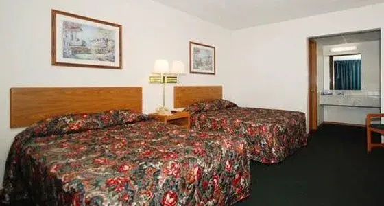 photo 1 of Econo Lodge Silver Dollar City Area