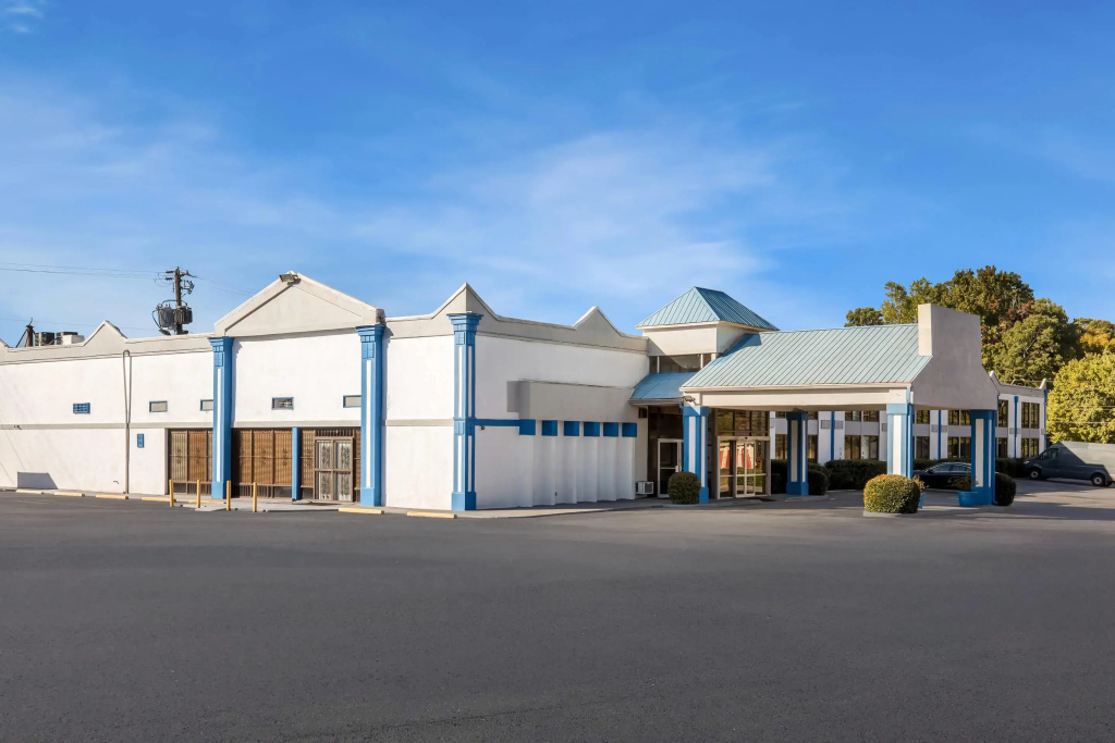 photo 1 of Rodeway Inn Stone Mountain