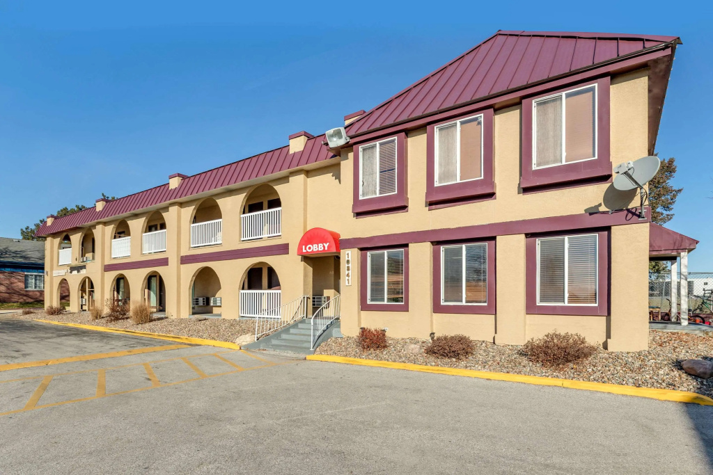 photo 1 of Econo Lodge Urbandale - Northwest Des Moines