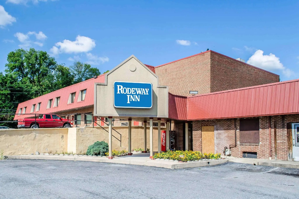 photo 1 of Rodeway Inn Wormleysburg - Harrisburg