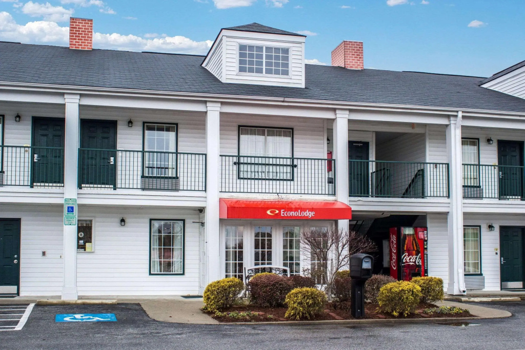 photo 1 of Econo Lodge Greenville near University