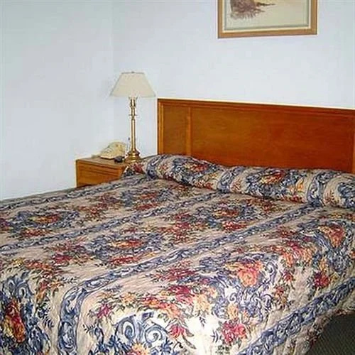 photo 1 of Economy Inn Plymouth