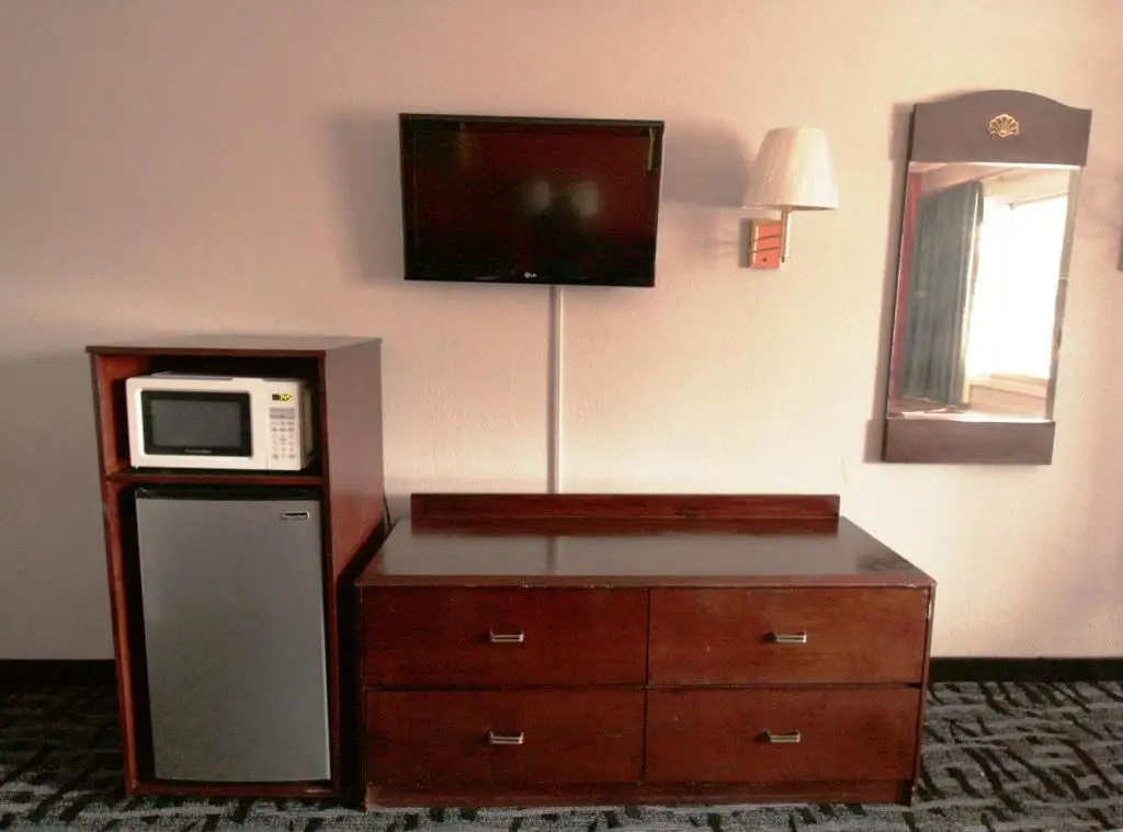 photo 1 of Economy Inn