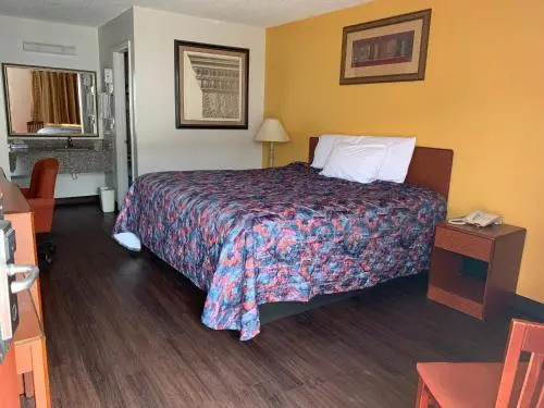 photo 1 of Economy Inn