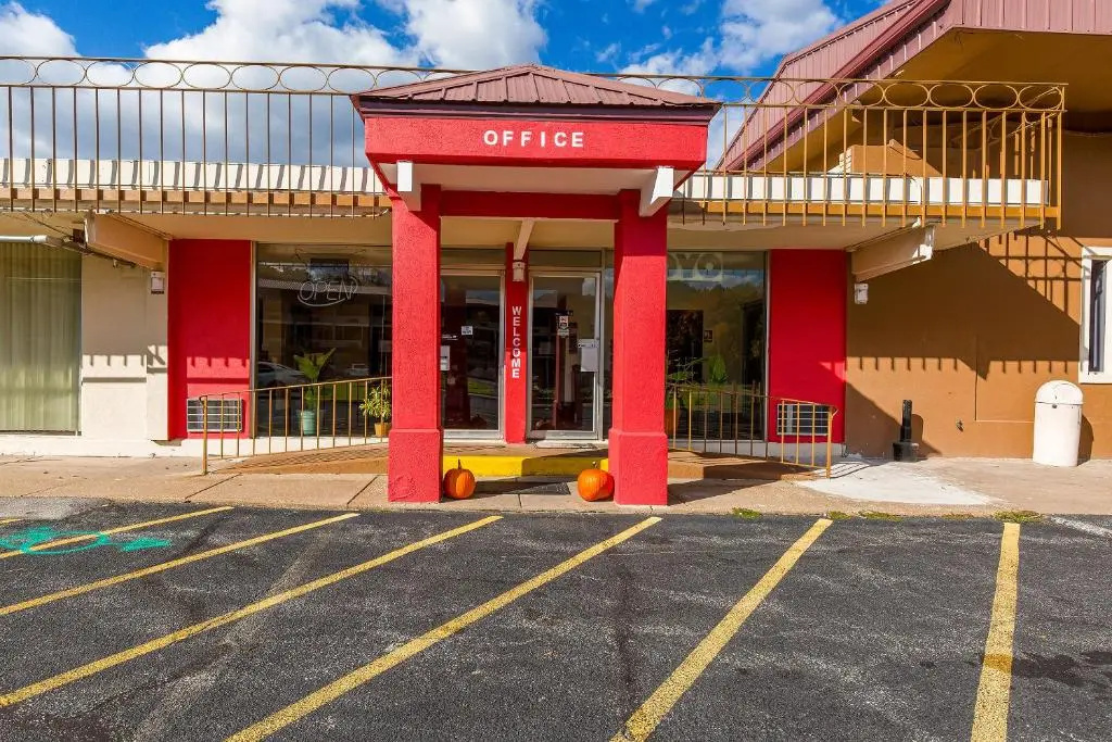 photo 1 of Americas Best Value Inn Moline