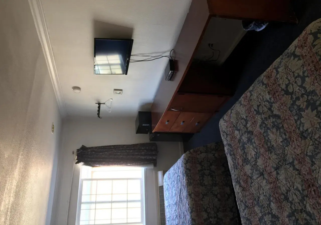 photo 1 of Economy Inn Monterey