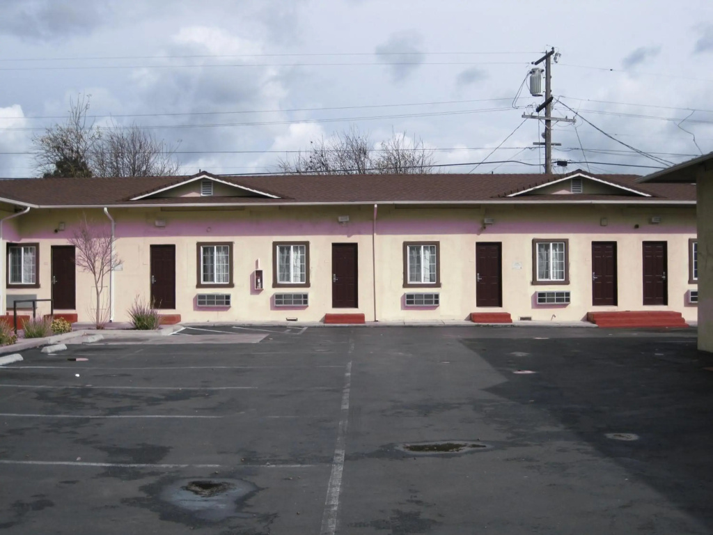 photo 1 of Economy Inn Richmond