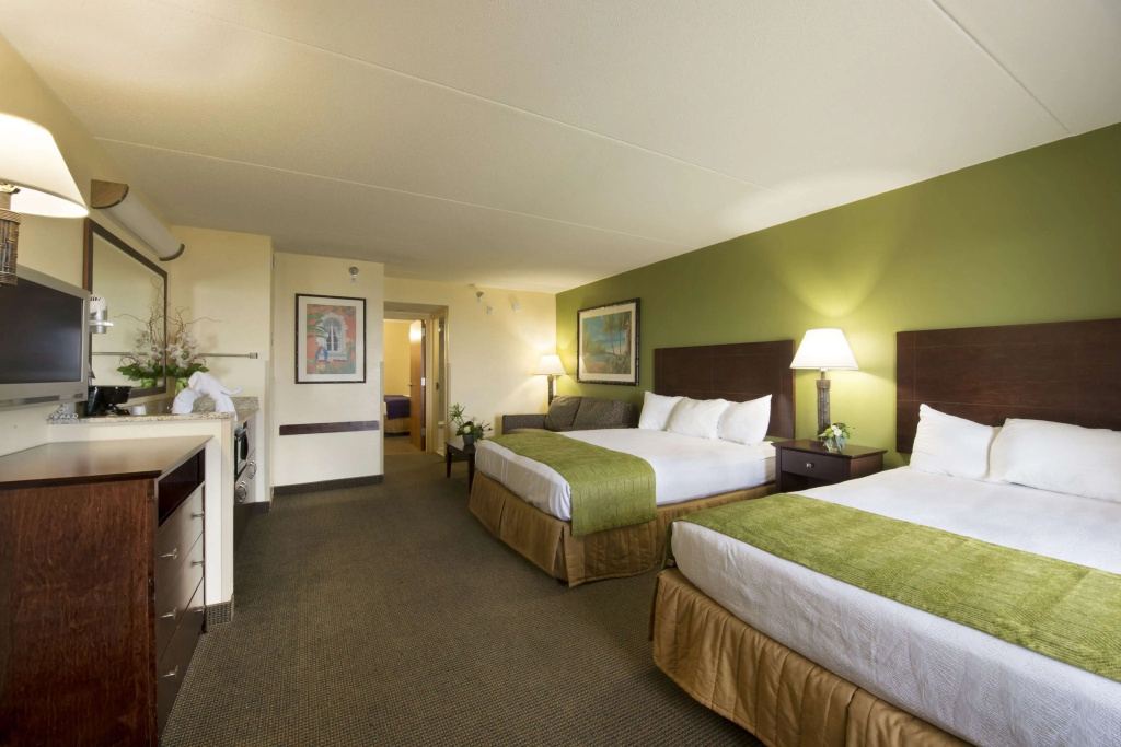 photo 1 of Edgewater Hotel & Waterpark