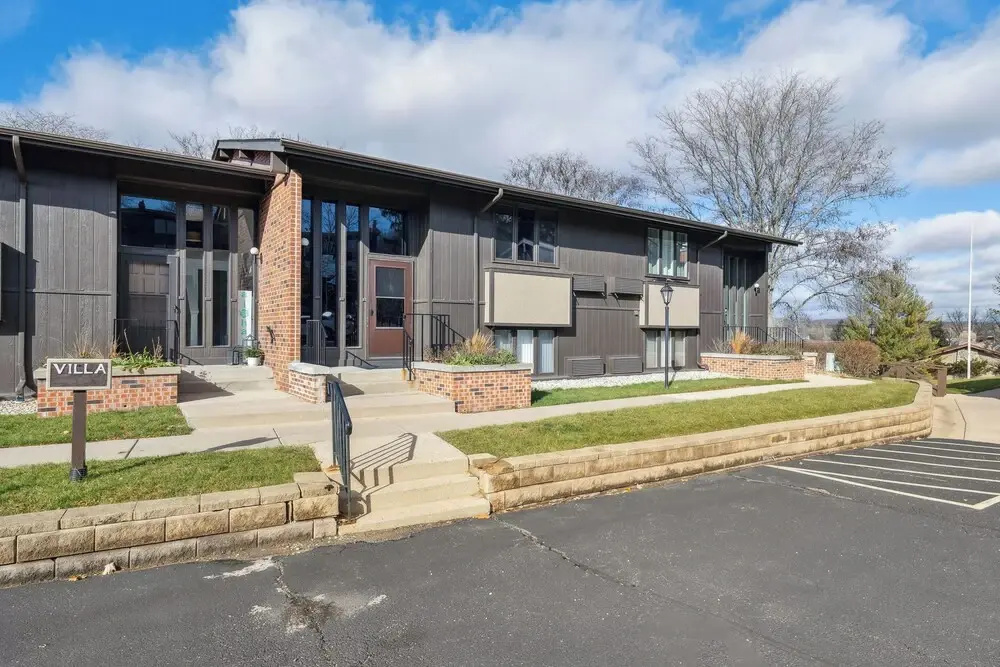 photo 1 of Elegant 4-season Lake Geneva Condo w/ Fireplace!