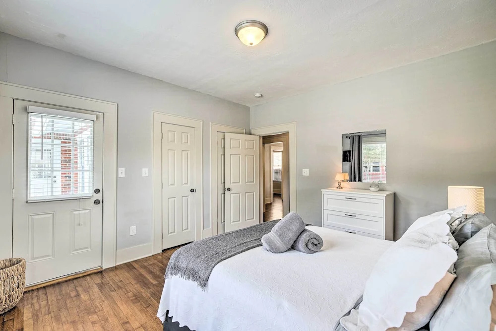 photo 1 of Elegant Houston Retreat < 2 Mi To Downtown!