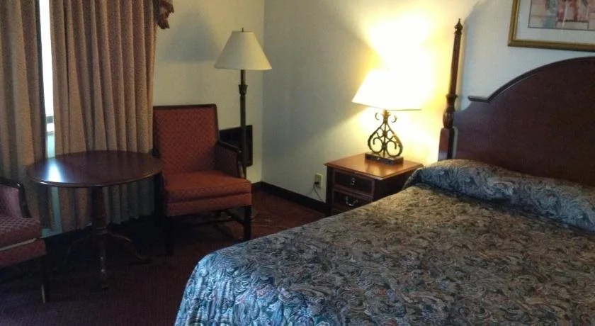 photo 1 of Embassy Motel - Franklin