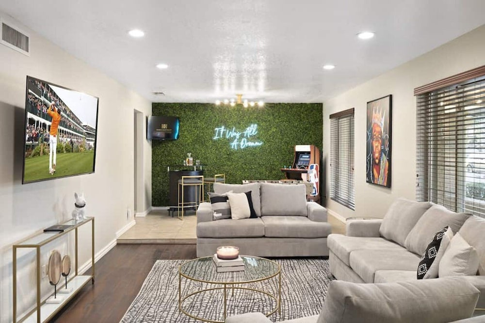 photo 1 of Entertainers Dream! 4 Bdrm / HTD Pool/ Games!
