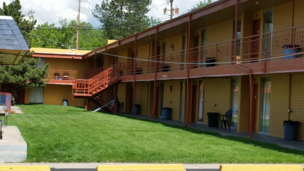 photo 1 of Essex House Motel