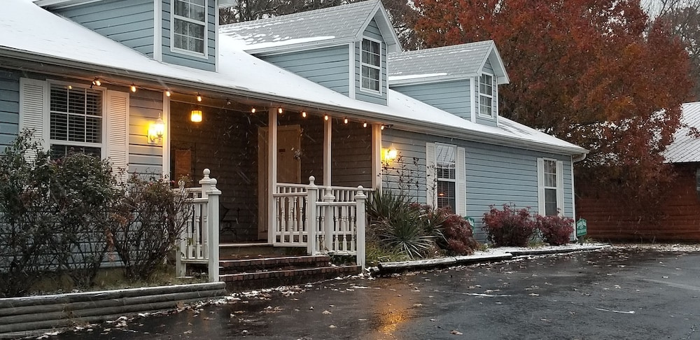 photo 1 of Evening Shade Inn