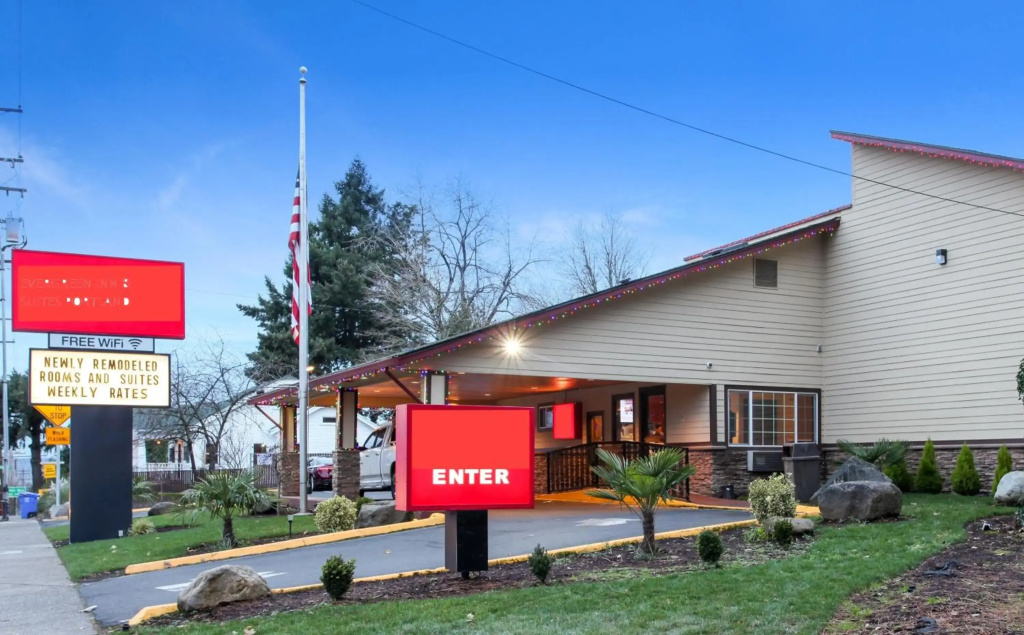 photo 1 of Evergreen Inn & Suites Portland Airport