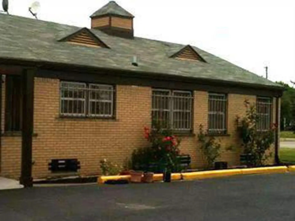 photo 1 of Evergreen Motel