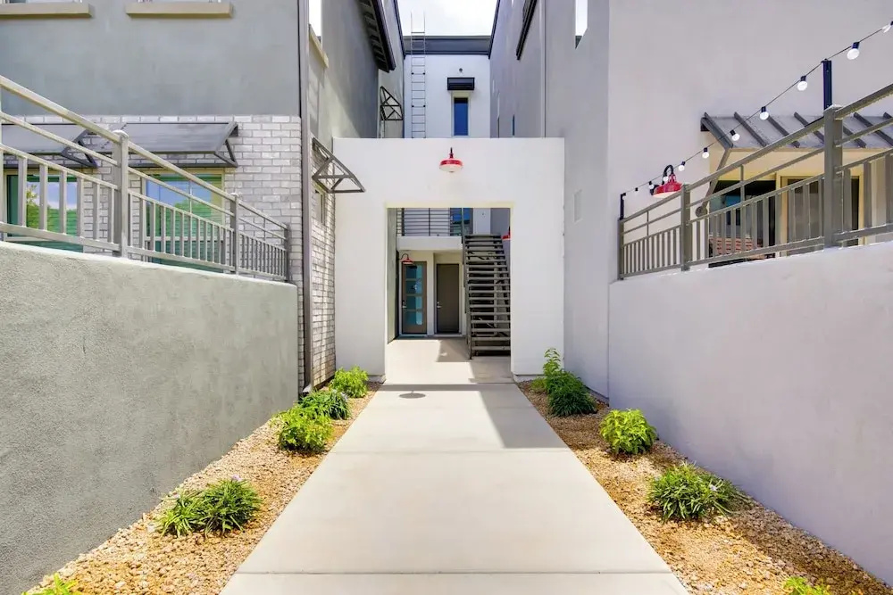 photo 1 of 1 Mi to Intel Campus! Chandler Townhome w/ Pools