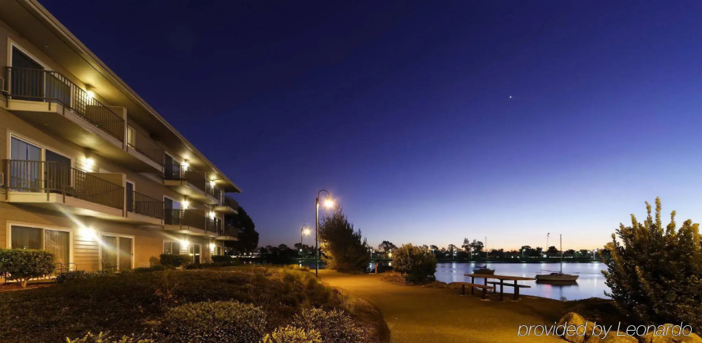 photo 1 of Executive Inn & Suites Embarcadero Cove
