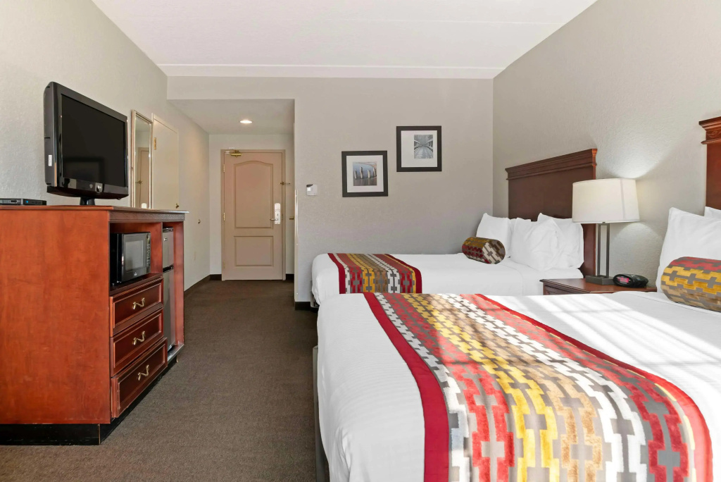 photo 1 of Executive Inn & Suites