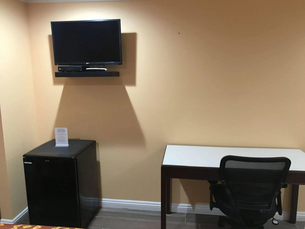 photo 1 of Executive Suites Inn