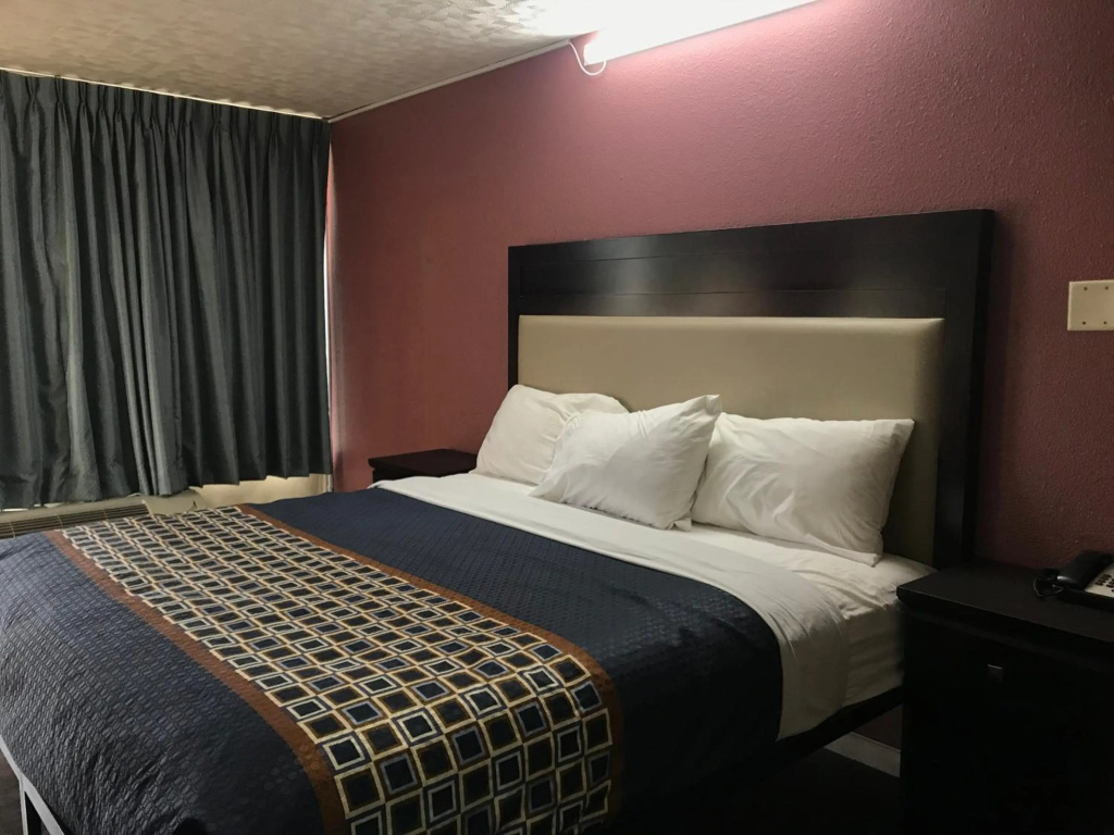 photo 1 of Express Inn