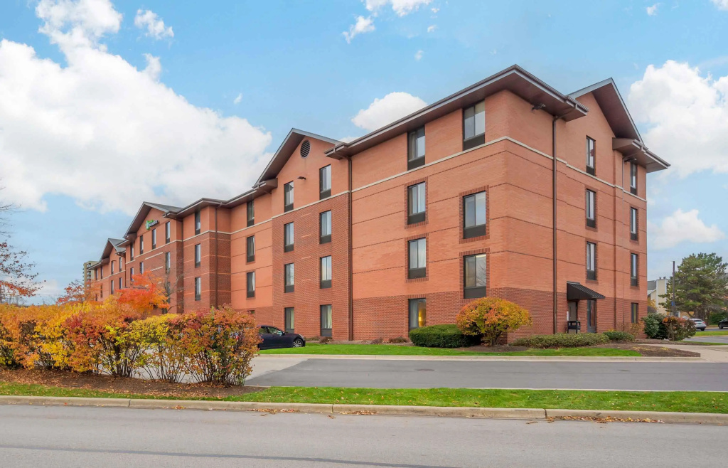 photo 1 of Extended Stay America Suites Chicago Lombard Yorktown Center