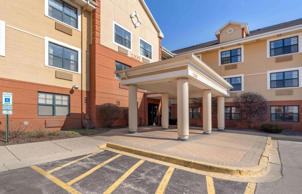 photo 1 of Extended Stay America Suites Chicago Woodfield Mall