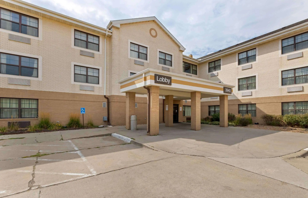 photo 1 of Extended Stay America Select Suites - Des Moines - Urbandale