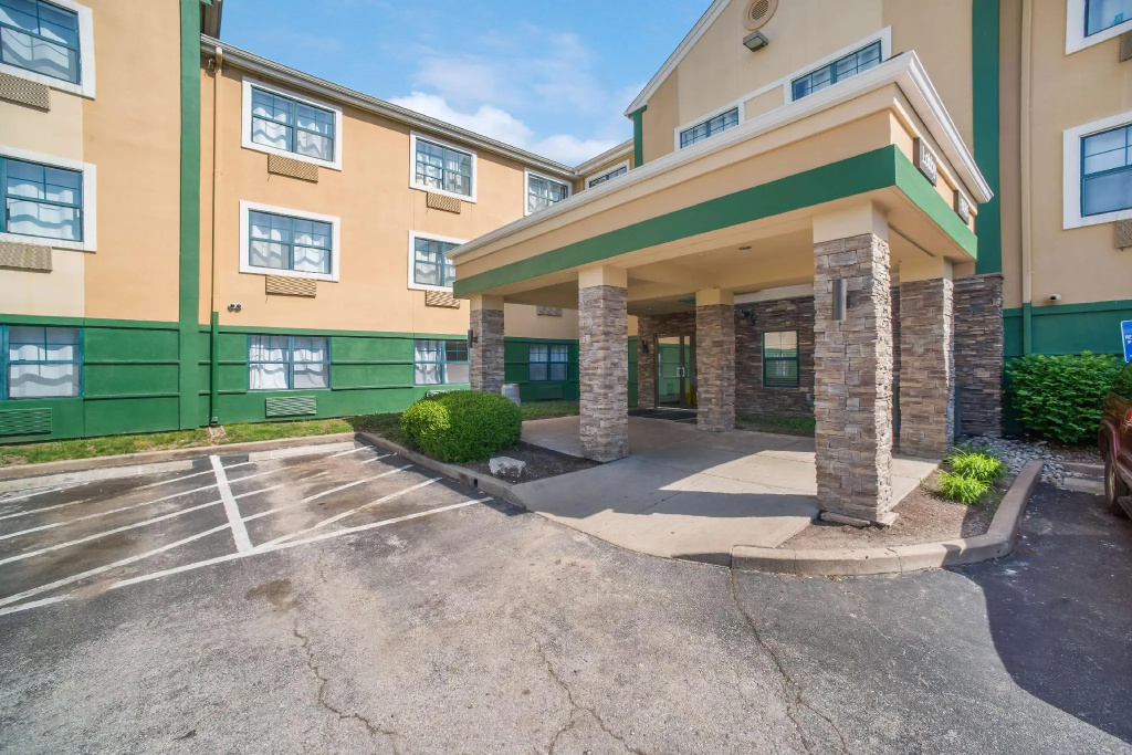 photo 1 of HomeTowne Studios by Red Roof St. Louis - Airport/ N Lindbergh