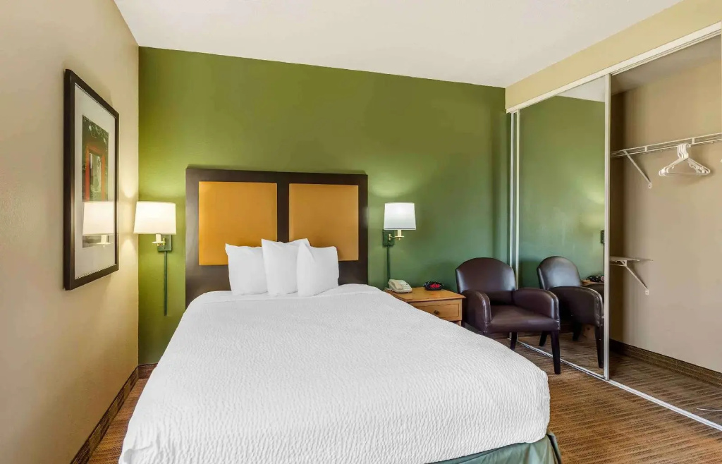 photo 1 of Extended Stay America Chicago Vernon Hills Lincolnshire