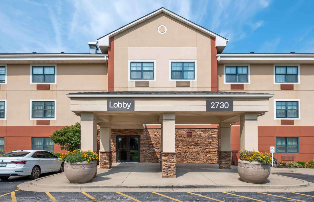 photo 1 of Extended Stay America Suites Indianapolis Airport