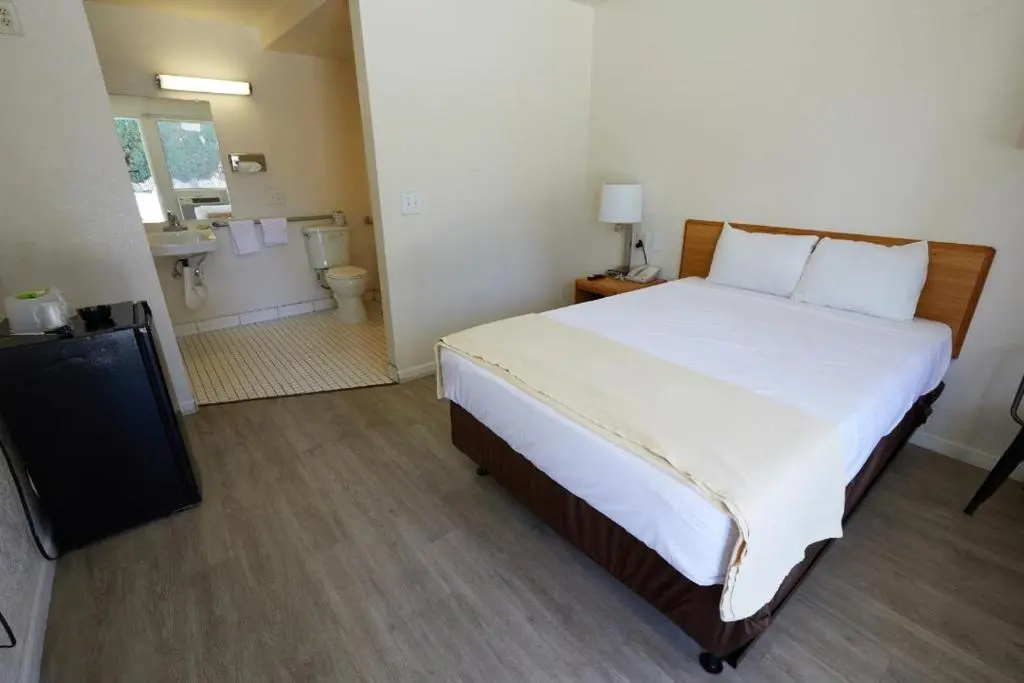 photo 1 of E-Z 8 Motel San Jose 1