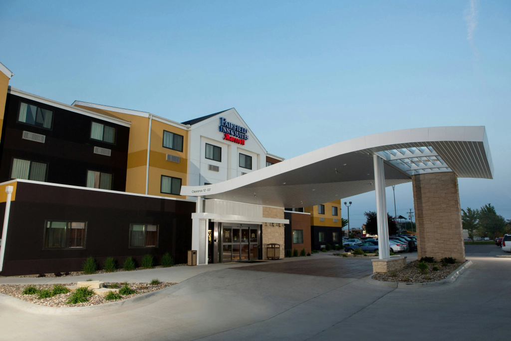 photo 1 of Fairfield Inn & Suites by Marriott Burlington