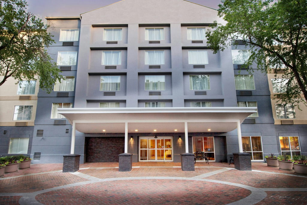 photo 1 of Fairfield Inn & Suites by Marriott Atlanta Buckhead