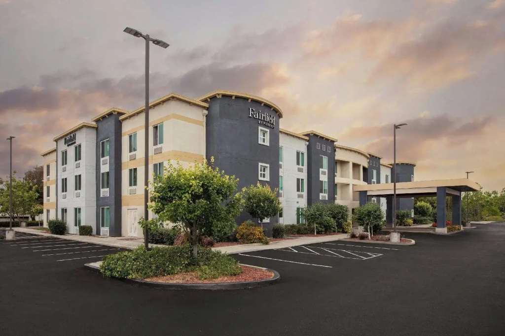 photo 1 of Fairfield Inn & Suites by Marriott Oakland Hayward