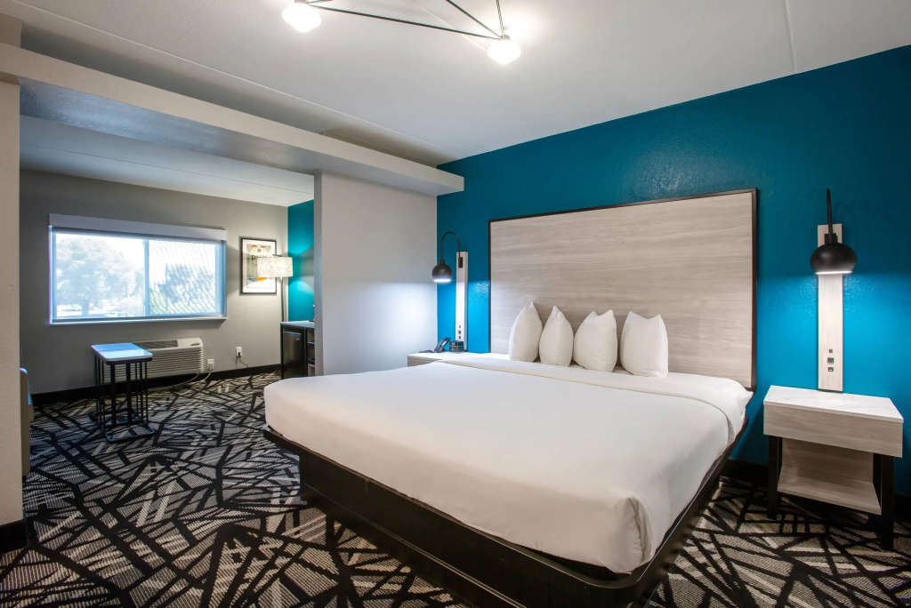 photo 1 of Country Inn & Suites by Radisson, Phoenix Airport, AZ