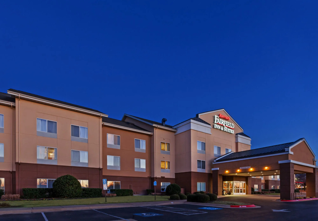 photo 1 of Fairfield Inn & Suites by Marriott Rogers
