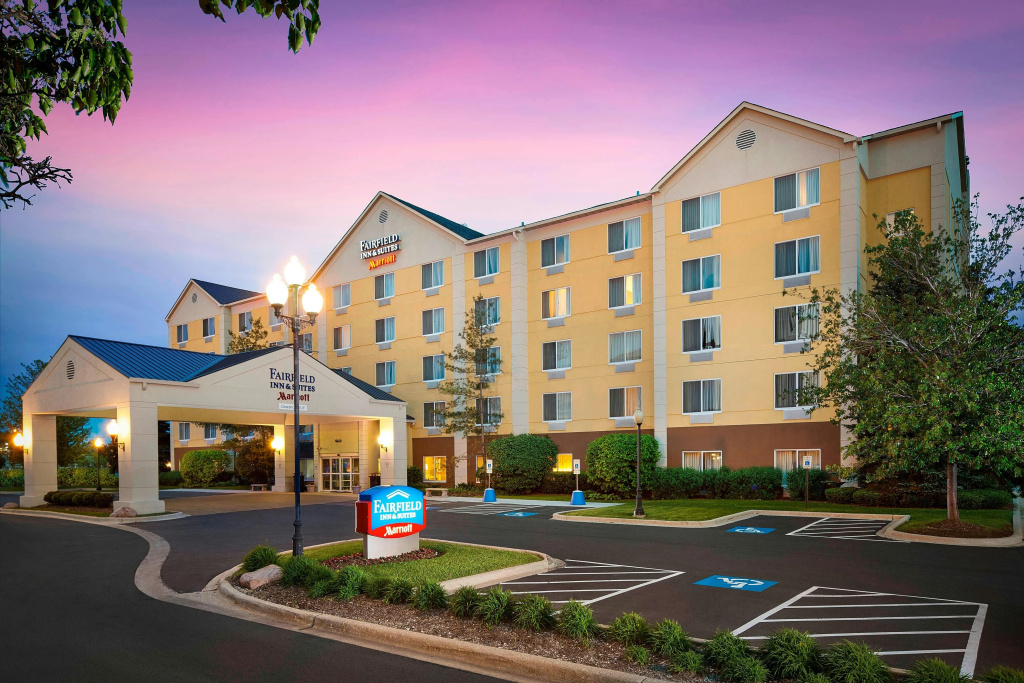photo 1 of Fairfield Inn and Suites by Marriott Chicago Midway Airport