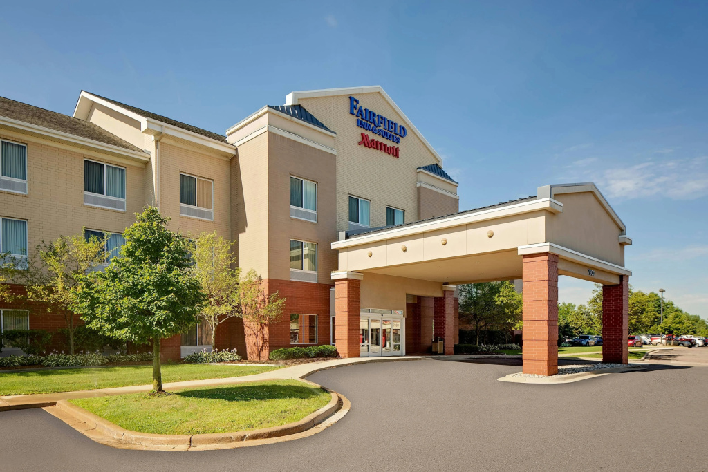 photo 1 of Fairfield Inn & Suites by Marriott Detroit Metro Airport Romulus