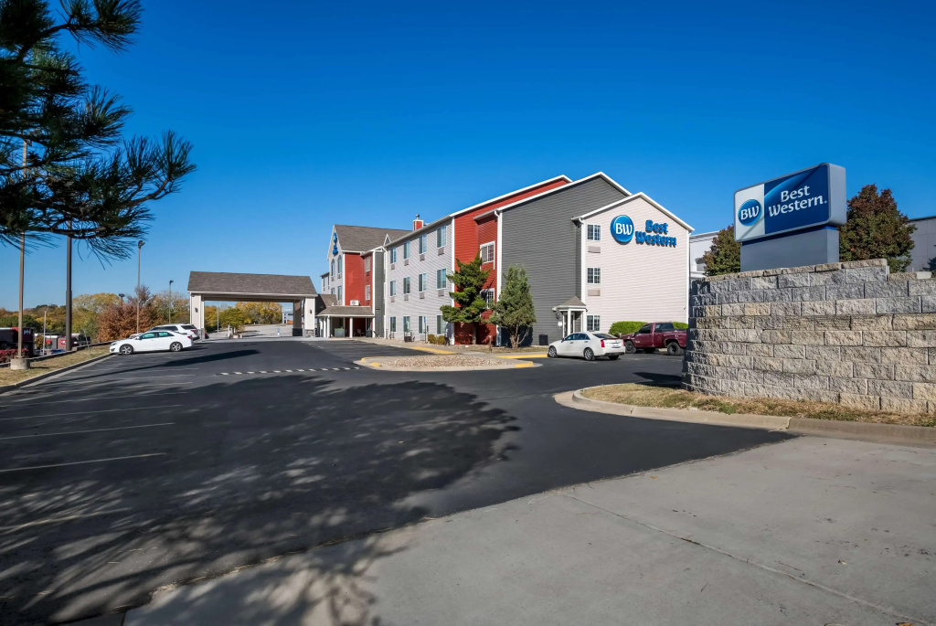 photo 1 of Best Western Worlds of Fun Inn & Suites